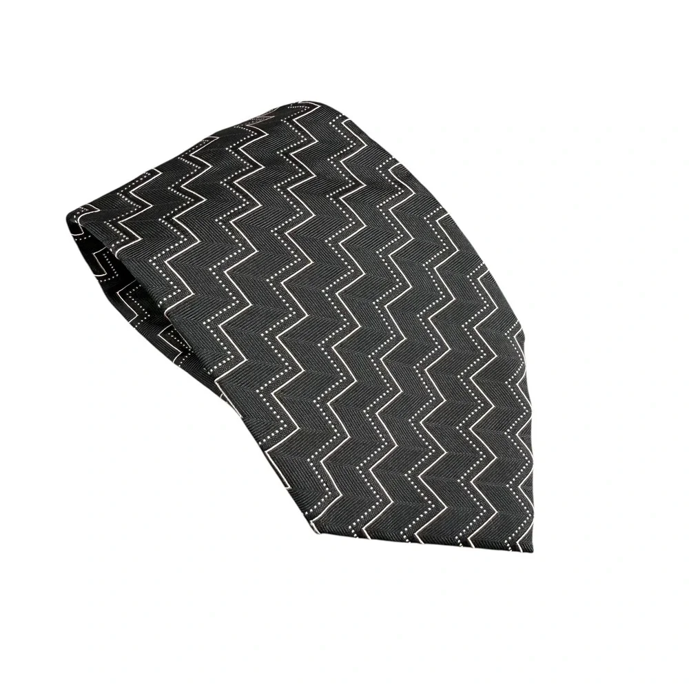 Ralph Lauren Purple Label Mens Black Zig Zag Pattern Silk Tie‎ Made in Italy